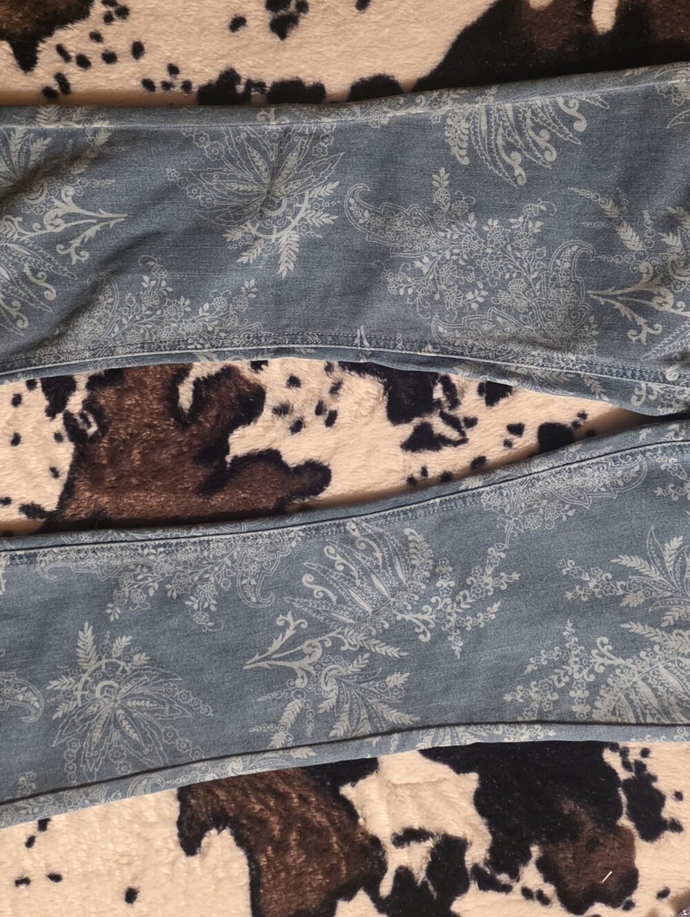 VENUS Light Blue Paisley-Print , Small Flare Lower Leg